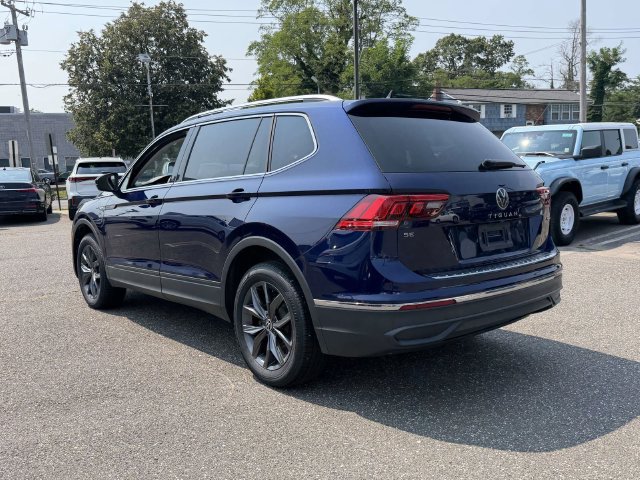 Used 2023 Volkswagen Tiguan SE w/ Panoramic Sunroof Package AWD/4WD image 3