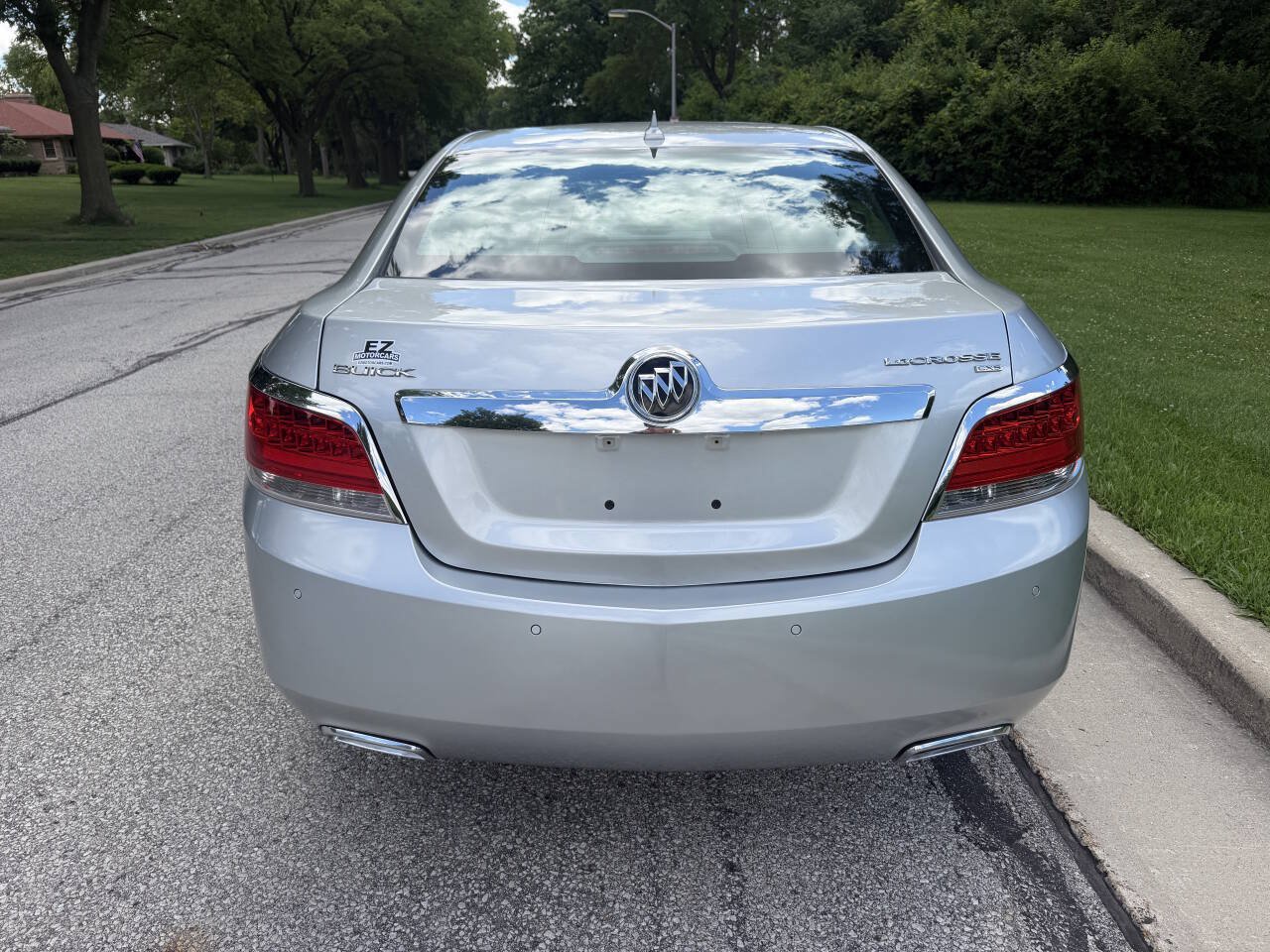 Used 2010 Buick LaCrosse CXS w/ Touring Package FWD image 4