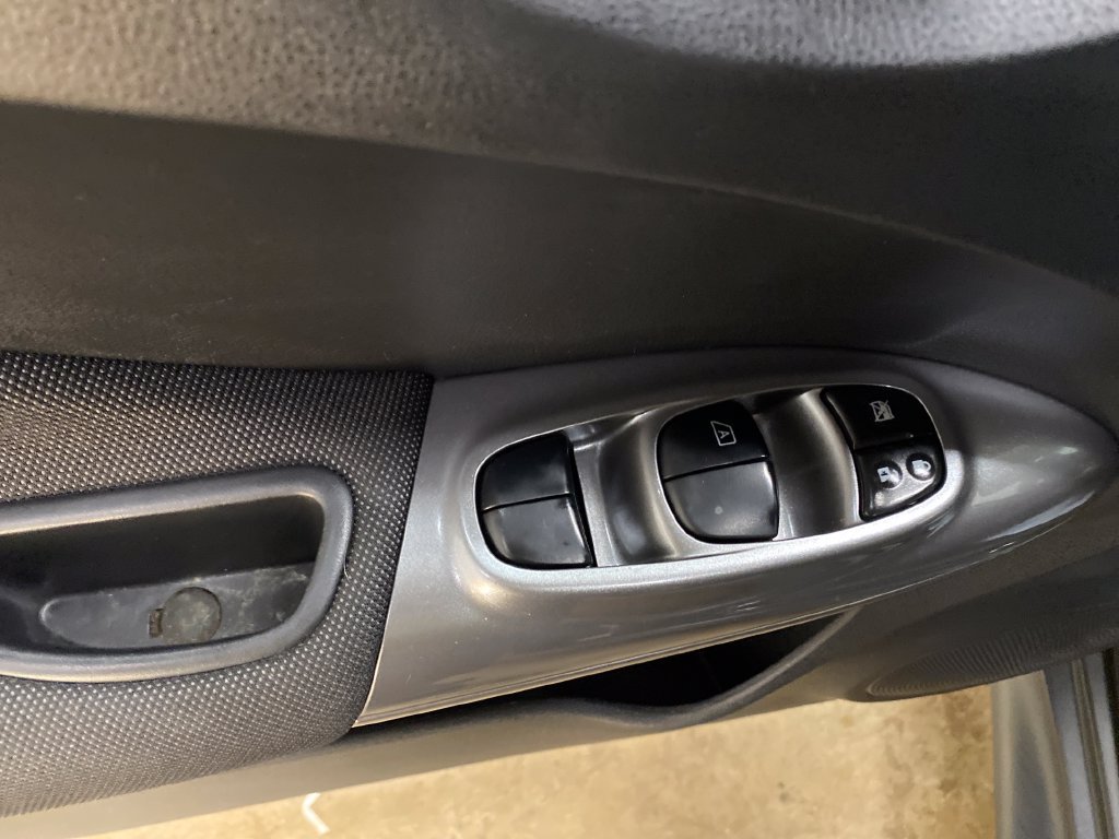 Used 2011 Nissan Juke SL AWD/4WD image 10
