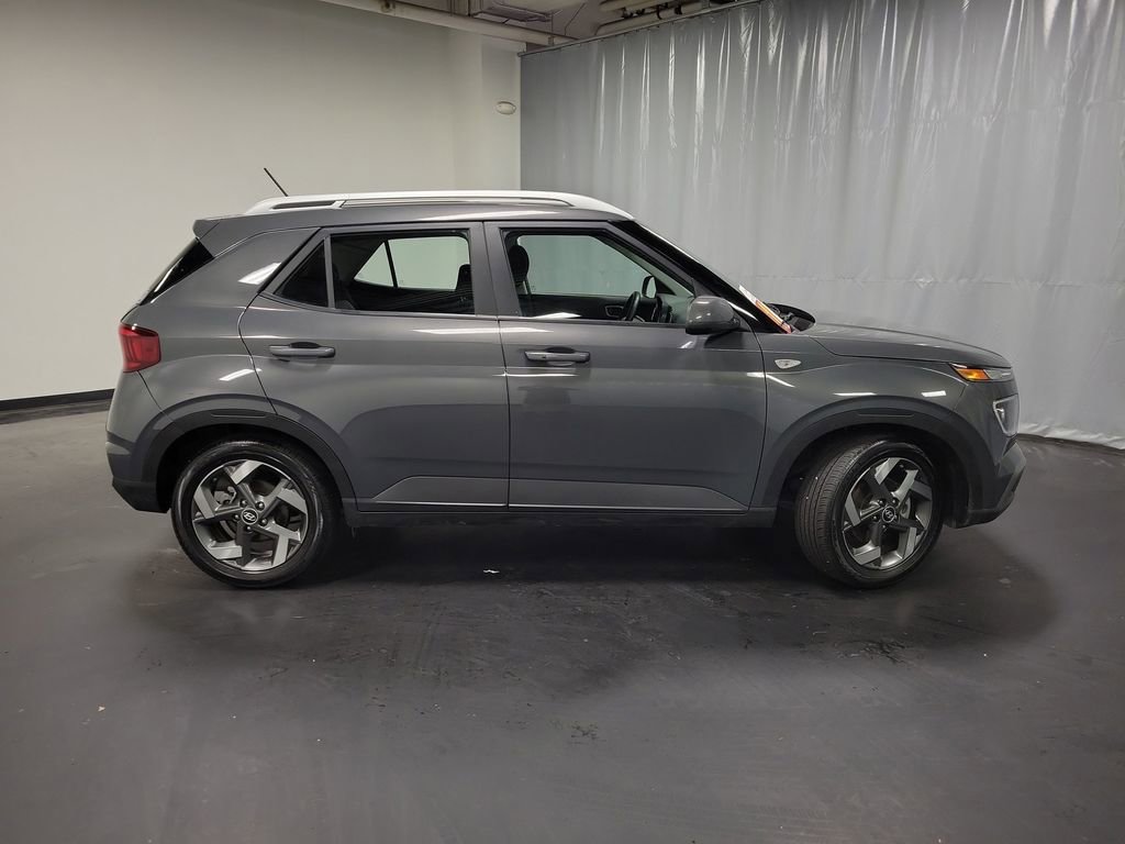 Used 2025 Hyundai Venue SEL FWD image 9