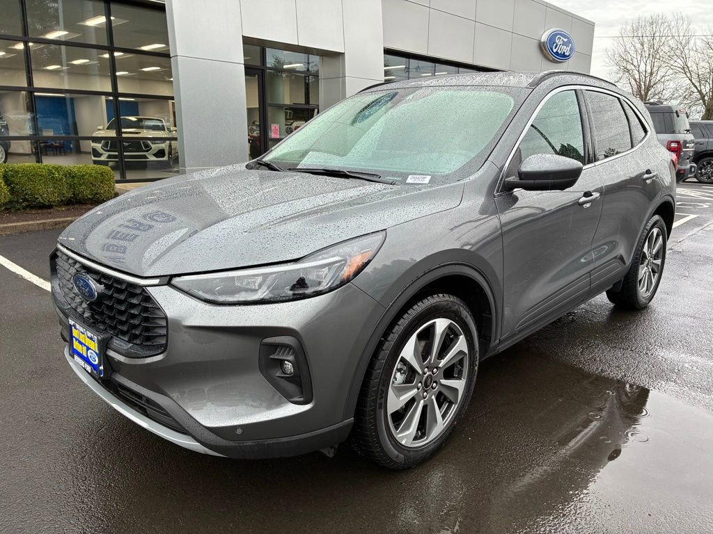 Used 2024 Ford Escape Platinum image 3