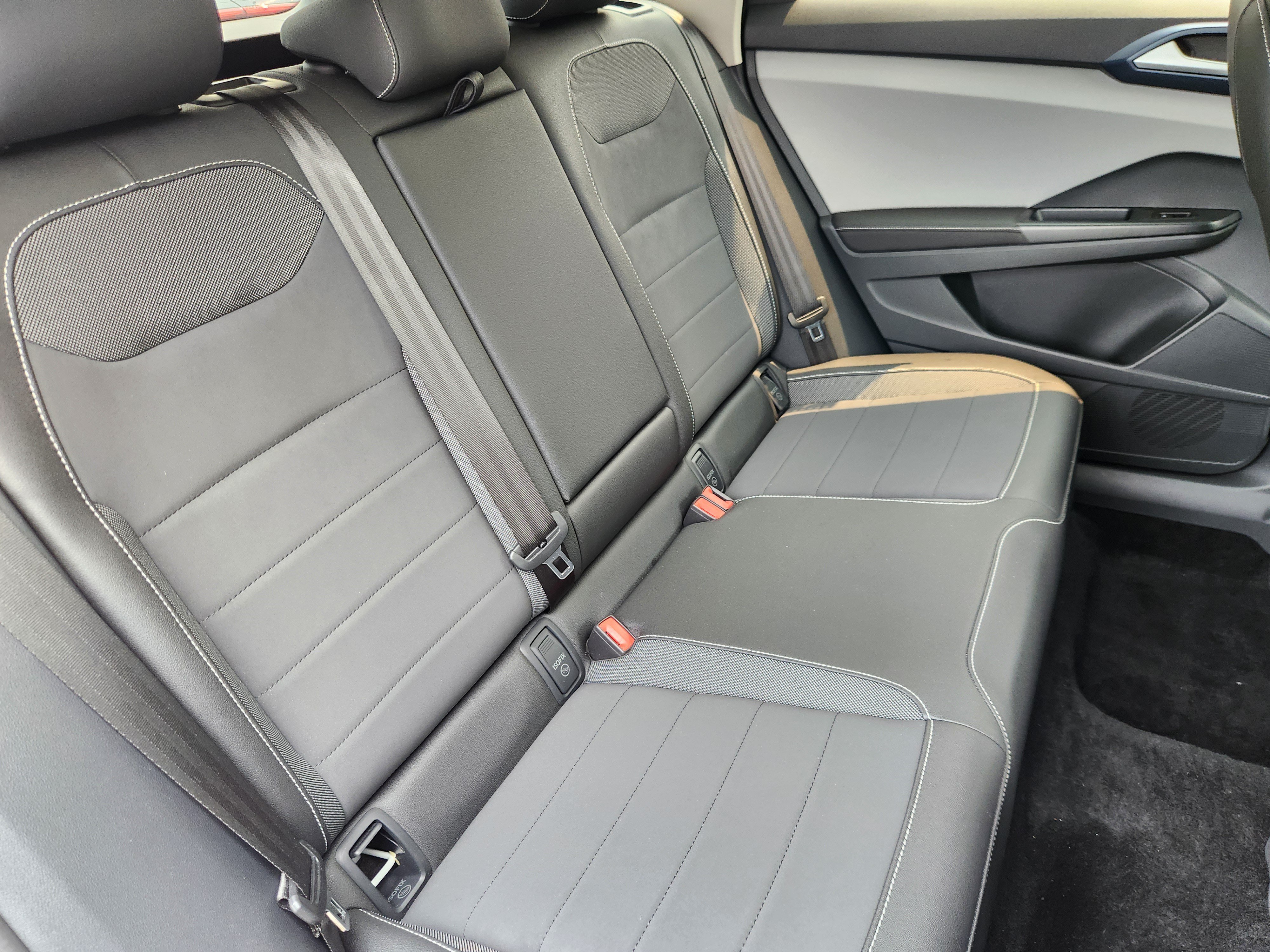Used 2024 Volkswagen Taos SE w/ Panoramic Sunroof Package AWD/4WD image 16