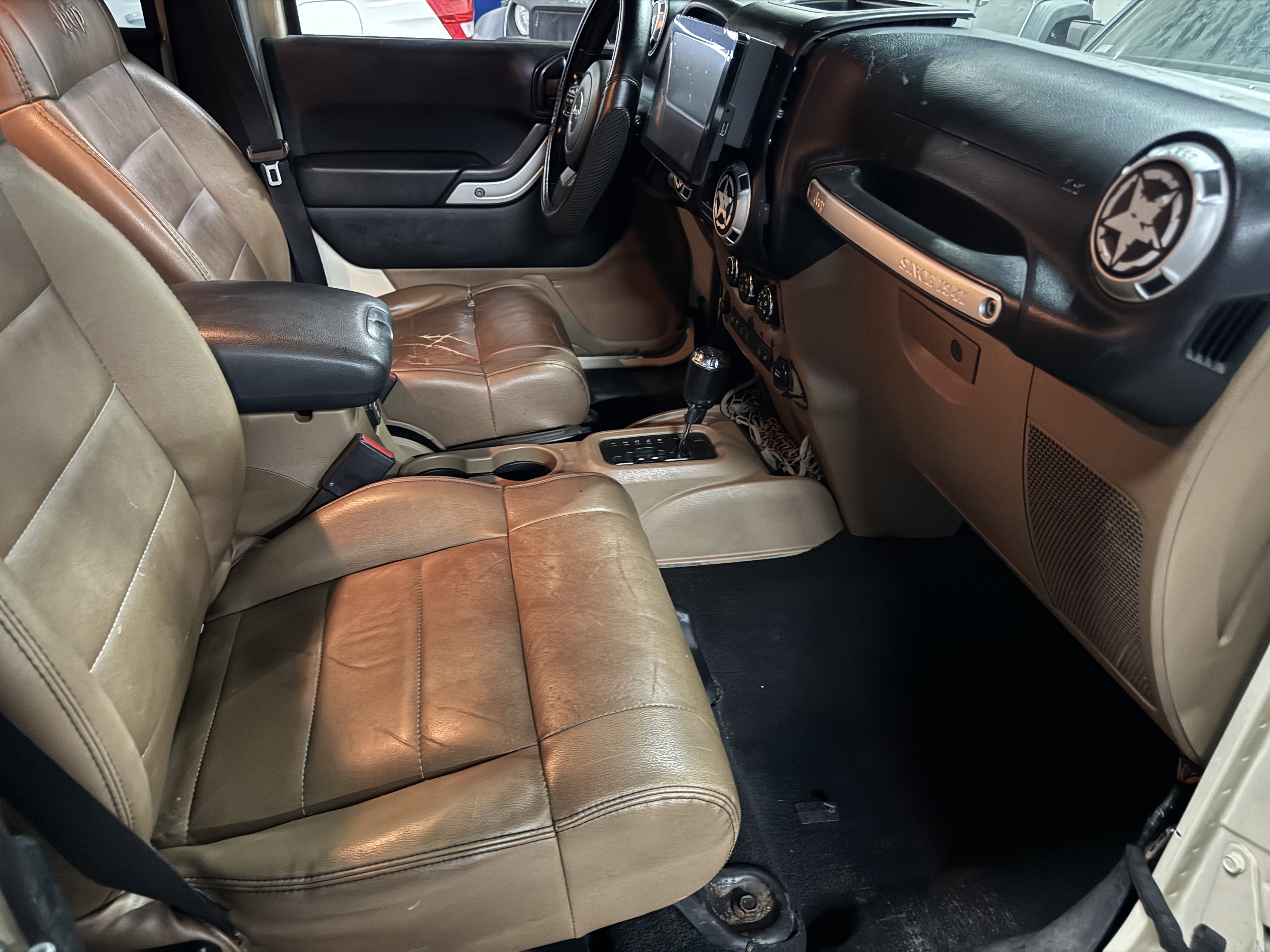 Used 2011 Jeep Wrangler Unlimited Sahara w/ Mopar Chrome Edition Group image 12