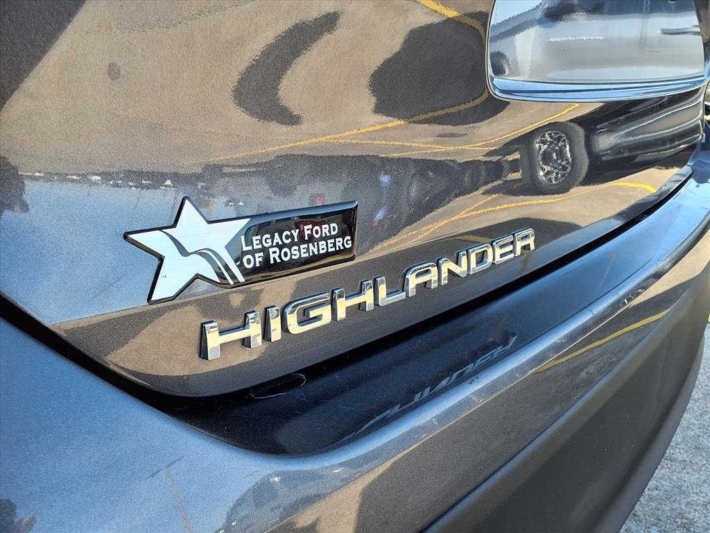 Used 2023 Toyota Highlander LE image 23