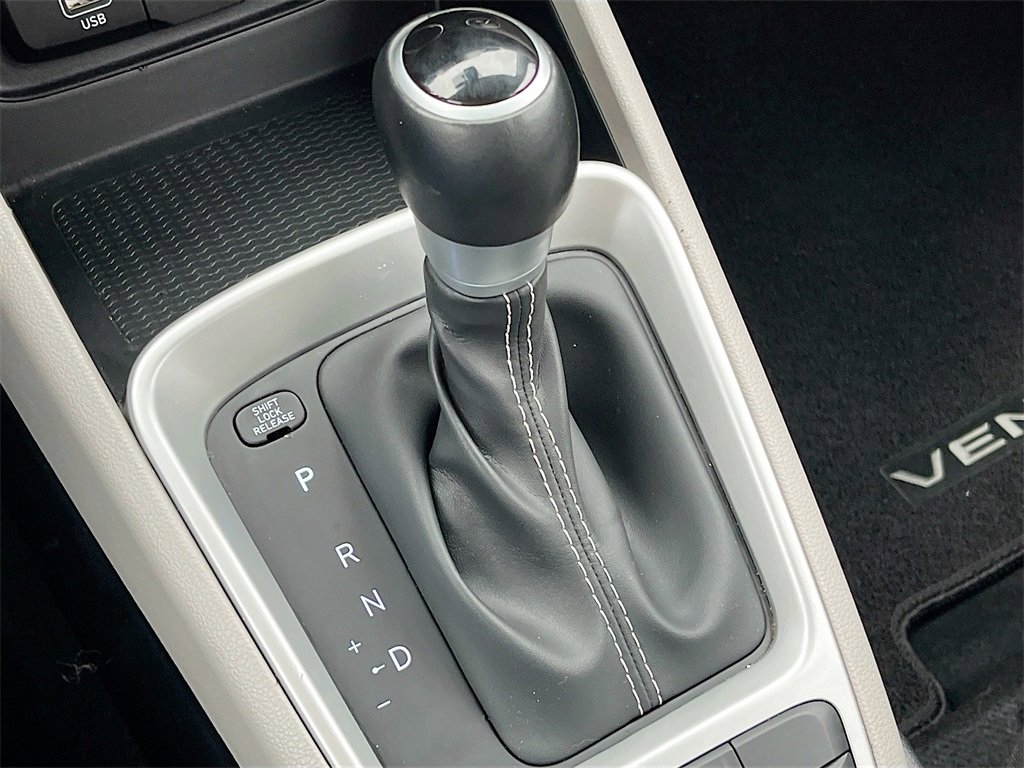 Used 2024 Hyundai Venue SEL image 17