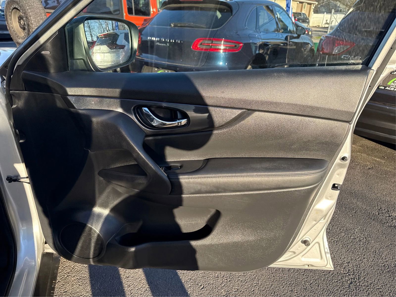 Used 2018 Nissan Rogue S image 21