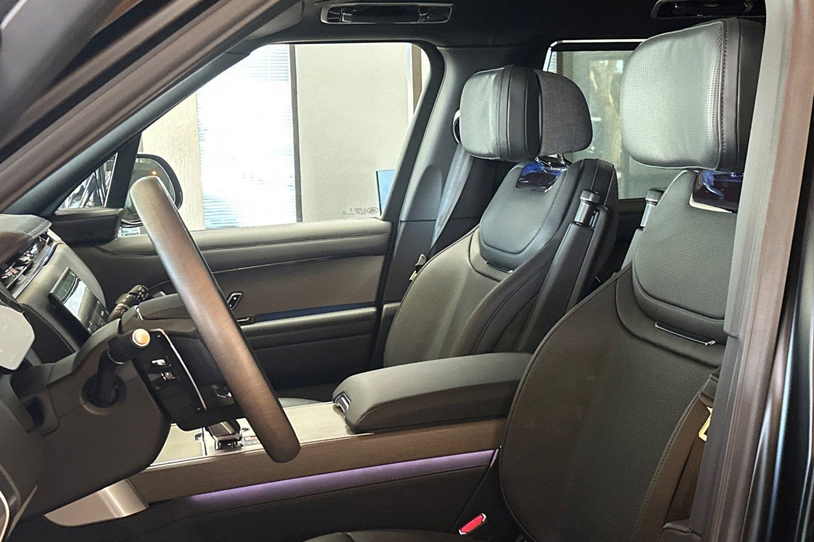 New 2026 Land Rover Range Rover SV image 5