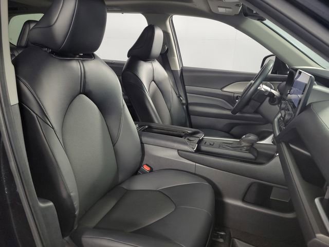 Used 2024 Toyota Grand Highlander XLE image 14