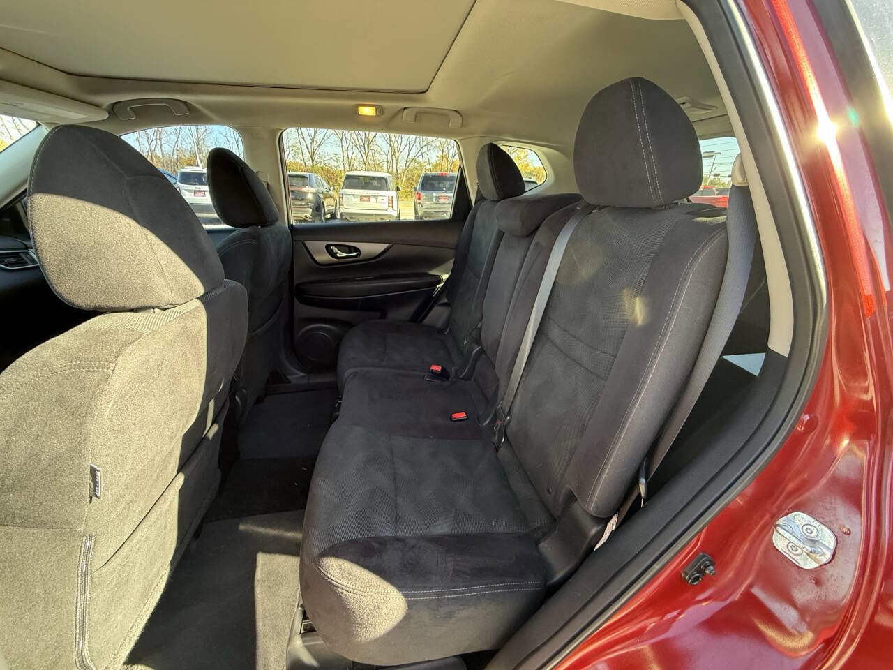 Used 2014 Nissan Rogue SV w/ SV Premium Package image 16