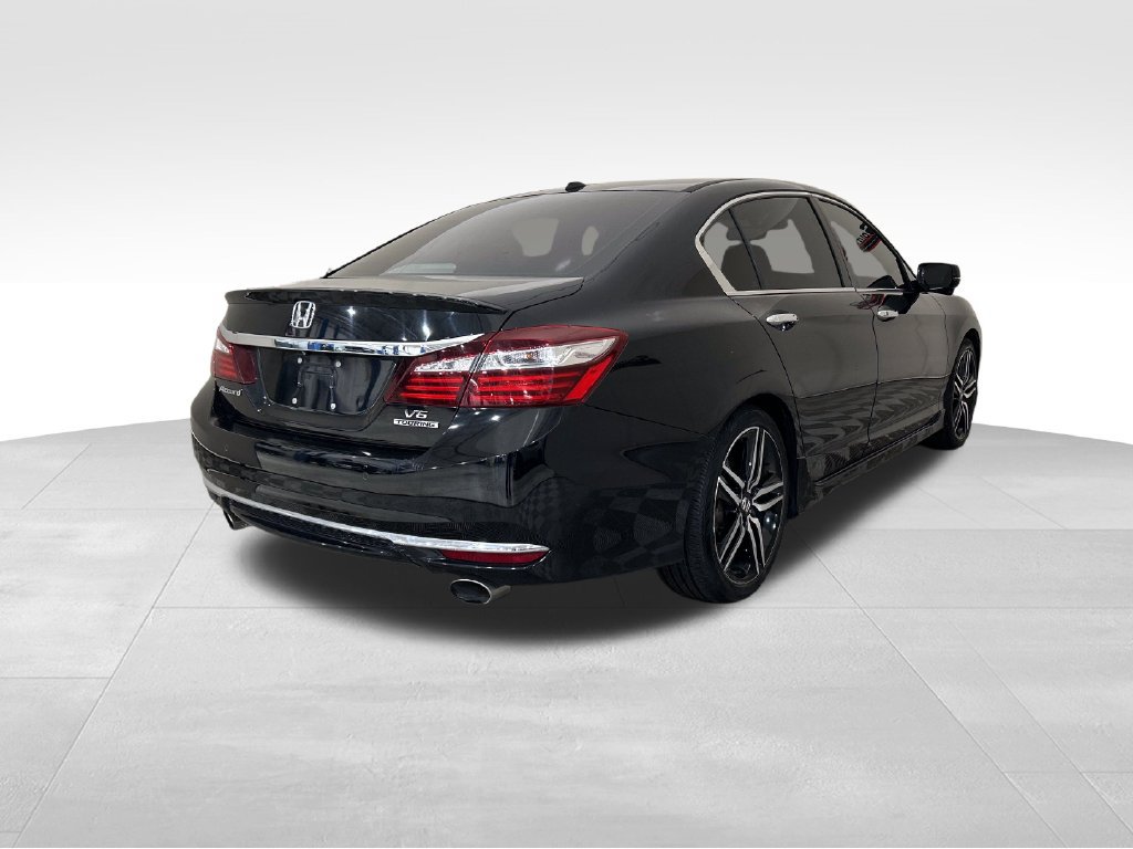 Used 2017 Honda Accord Touring image 5