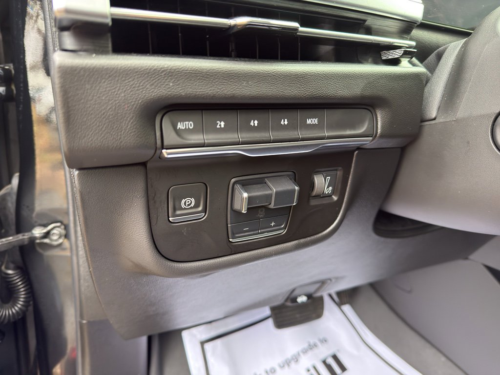 Used 2025 Cadillac Escalade Premium Luxury image 10