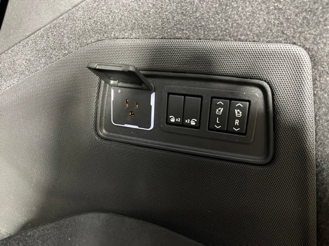 Used 2022 Cadillac Escalade Sport Platinum w/ LPO, ONYX Package AWD/4WD image 55