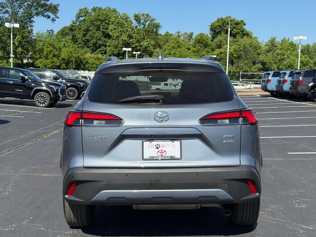 Used 2023 Toyota Corolla Cross XLE w/ Convenience Package AWD/4WD image 7