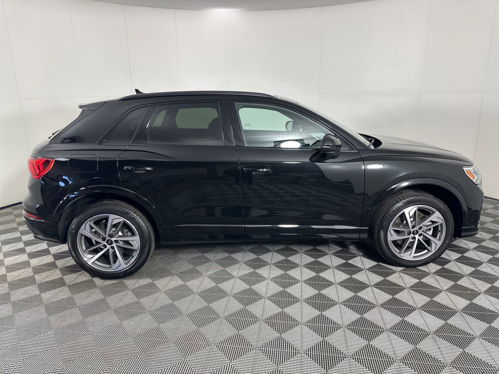 New 2025 Audi Q3 2.0T Premium AWD/4WD image 7