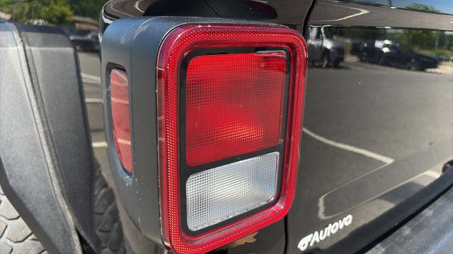 Used 2022 Jeep Gladiator Rubicon w/ Trailer Tow Package AWD/4WD image 28