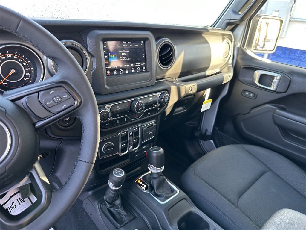 New 2023 Jeep Gladiator Willys image 39