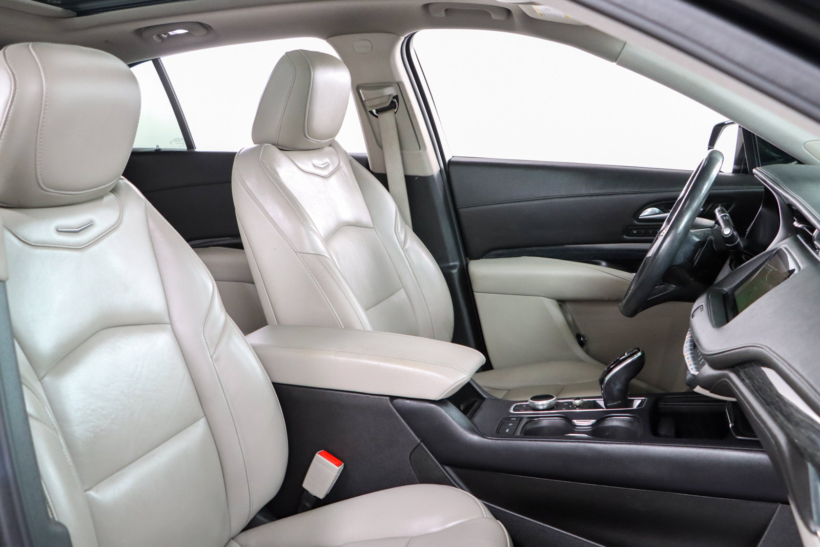 Used 2023 Cadillac XT4 Premium Luxury w/ Cold Weather Package FWD image 27