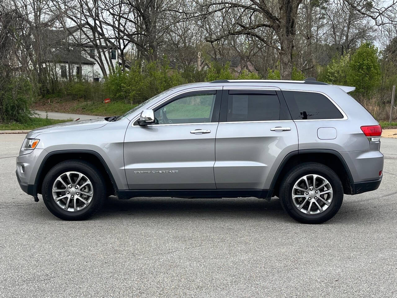 Used 2015 Jeep Grand Cherokee Limited RWD image 3