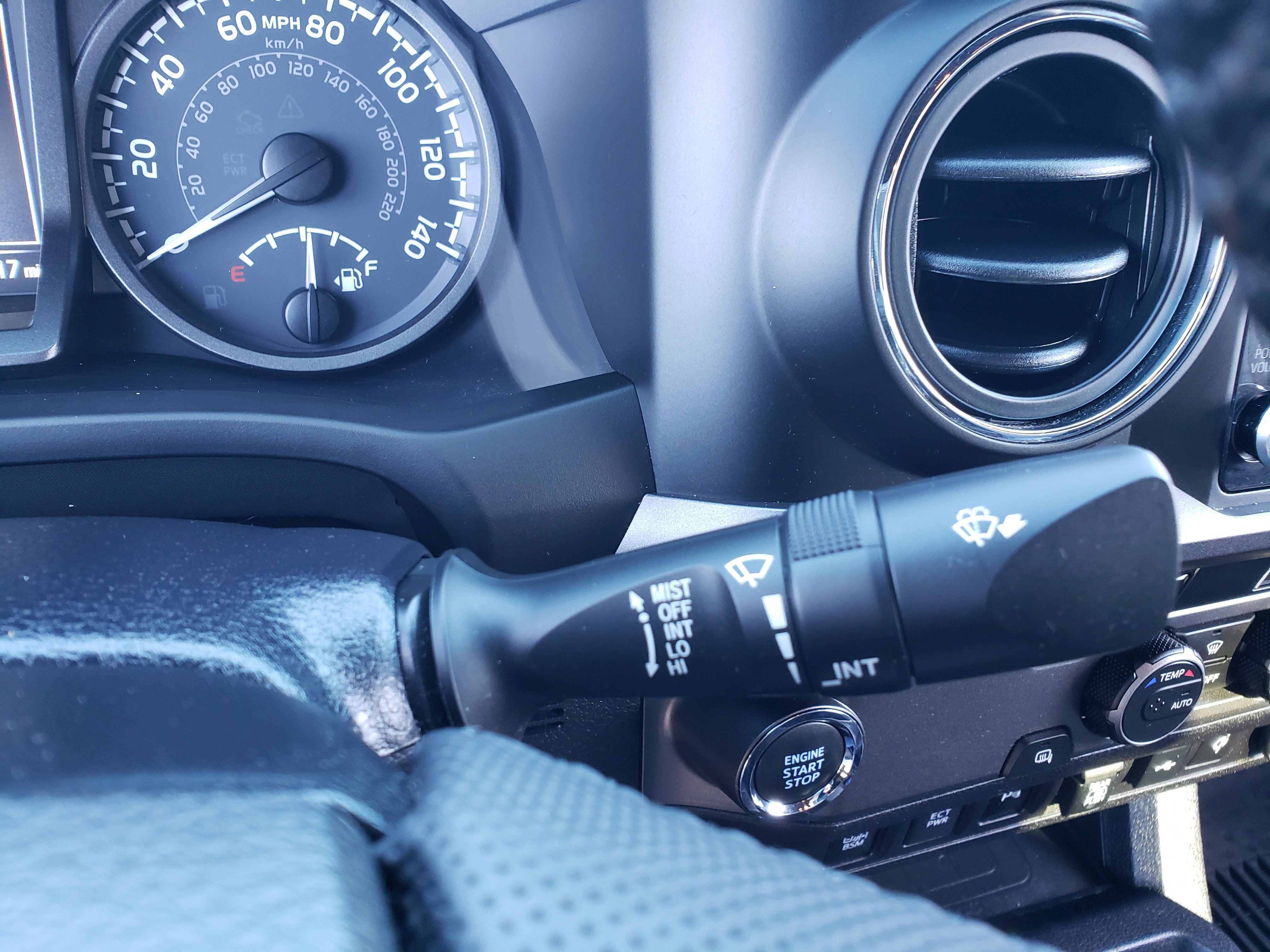 Used 2022 Toyota Tacoma TRD Off-Road w/ Technology Package image 20