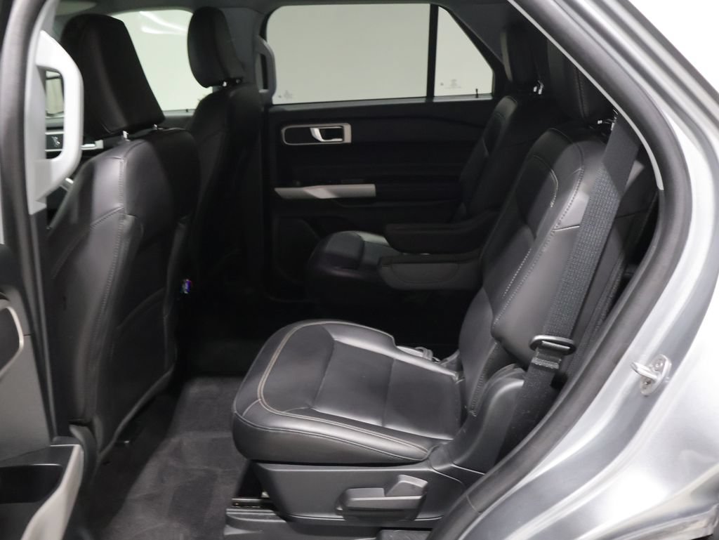 Used 2022 Ford Explorer XLT AWD/4WD image 16