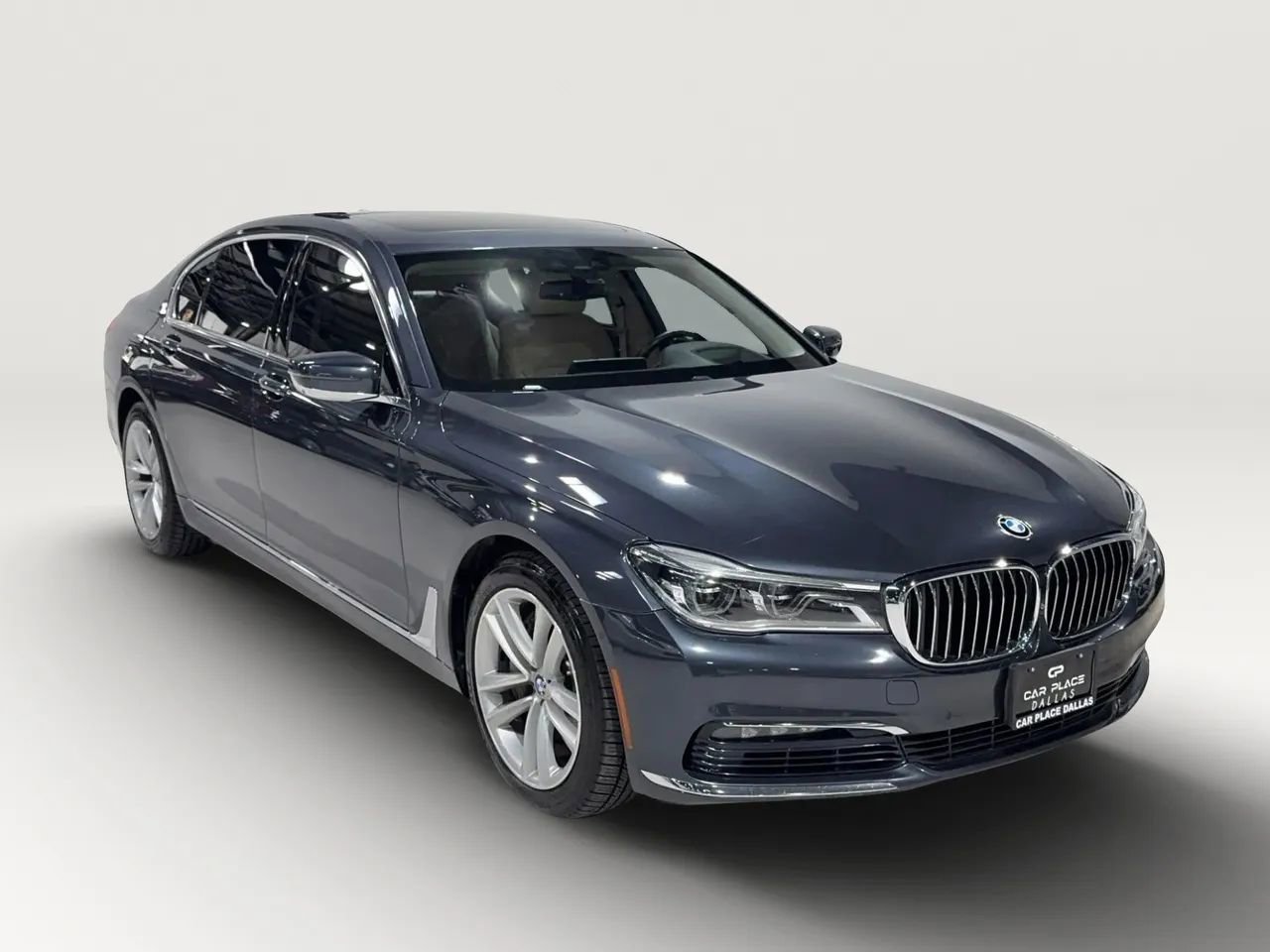 Used 2017 BMW 750i xDrive image 2