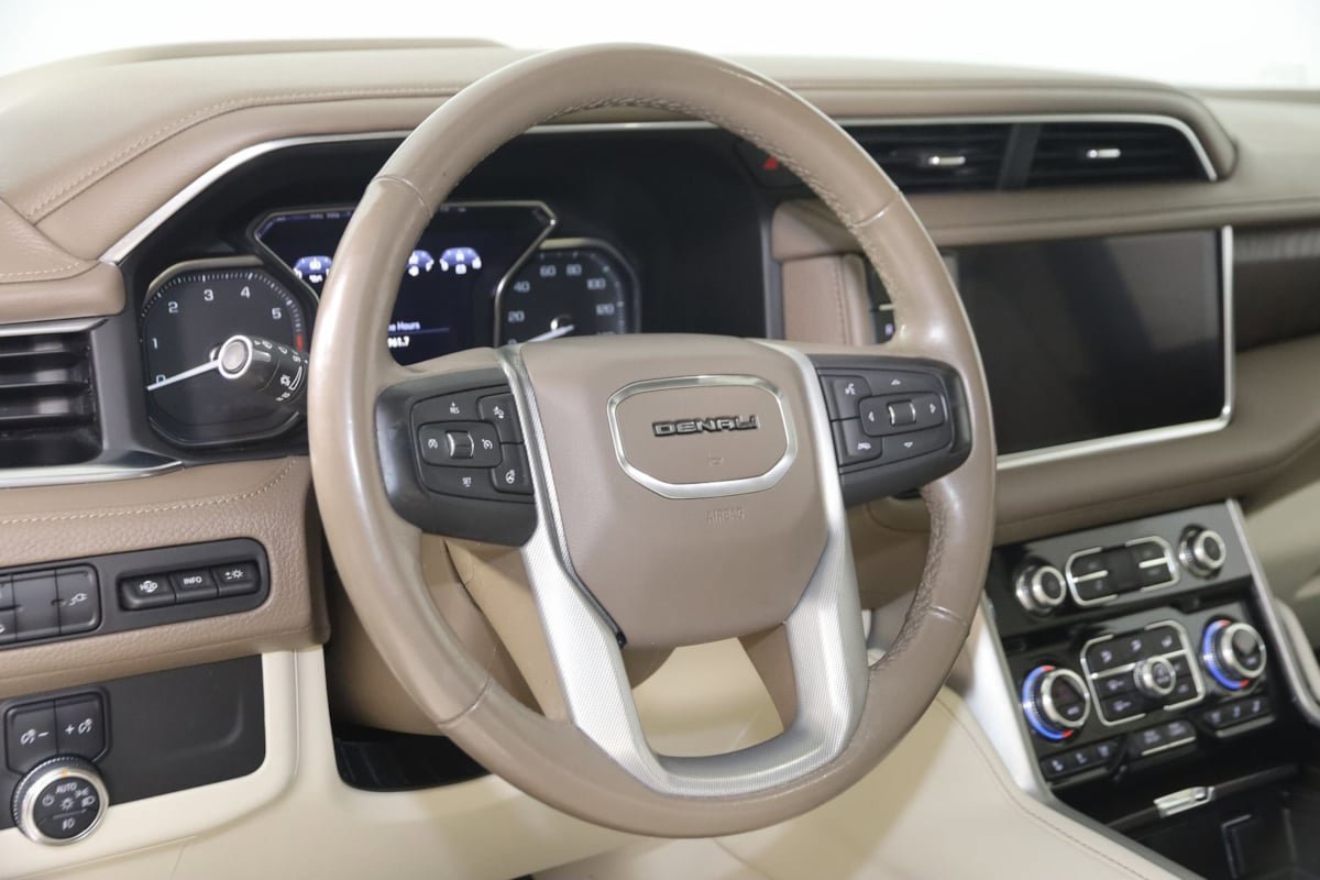 Used 2021 GMC Yukon XL Denali w/ LPO, Illumination Package AWD/4WD image 6