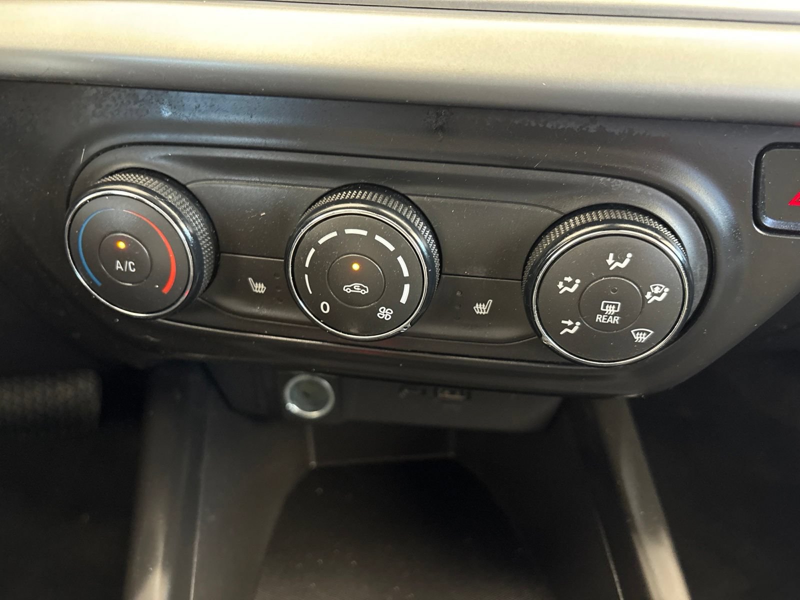 Used 2024 Chevrolet Trax LS w/ LS Convenience Package FWD image 22
