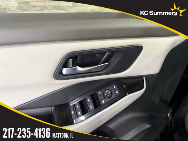 Certified 2025 Nissan Rogue SV image 9