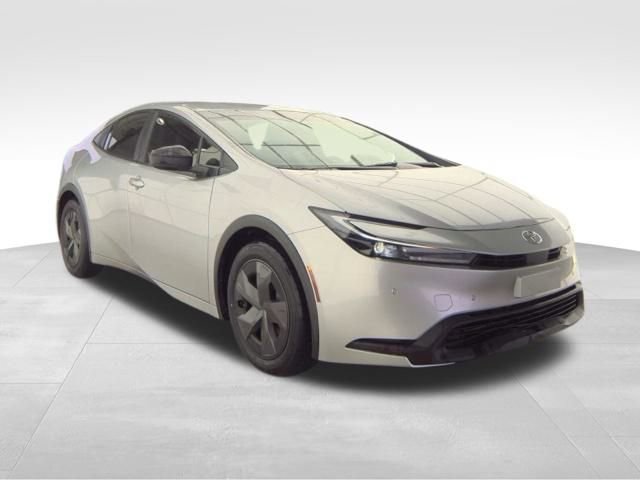 Used 2024 Toyota Prius LE image 2
