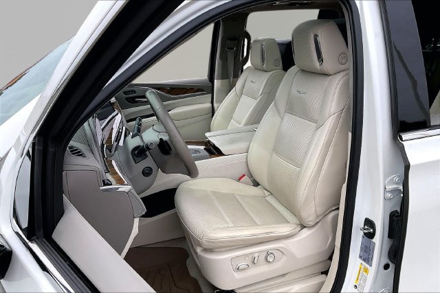 Certified 2024 Cadillac Escalade Premium Luxury Platinum AWD/4WD image 15