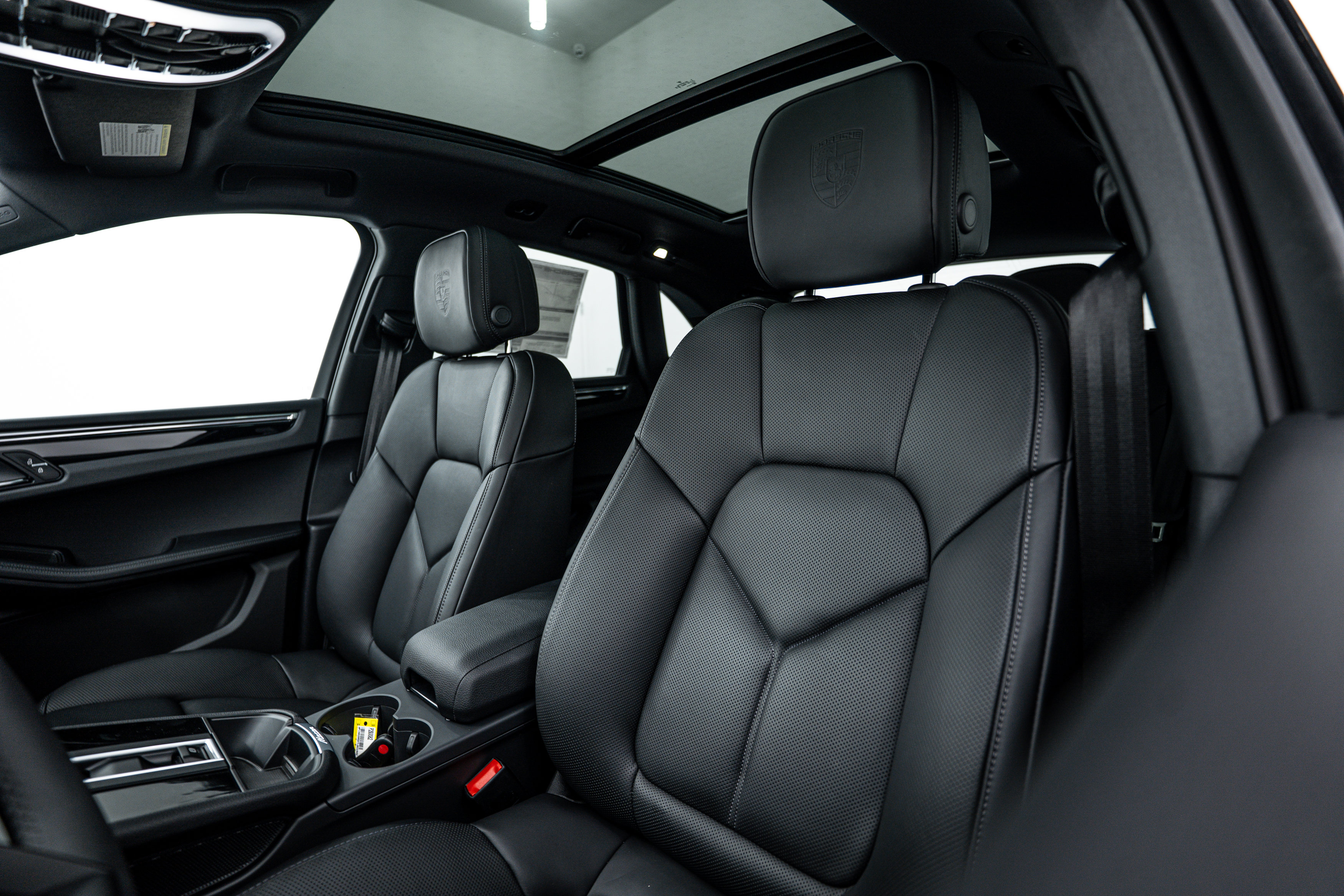 Certified 2026 Porsche Macan AWD/4WD image 21
