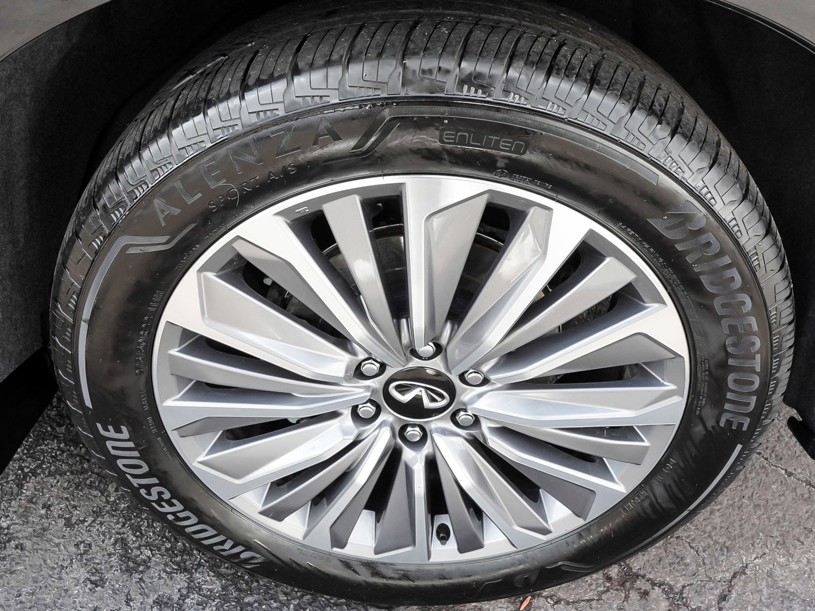 Used 2025 INFINITI QX80 Sensory AWD/4WD image 7