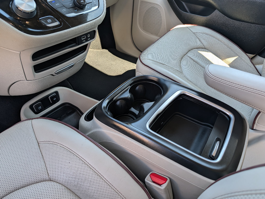 Used 2020 Chrysler Pacifica Limited FWD image 23