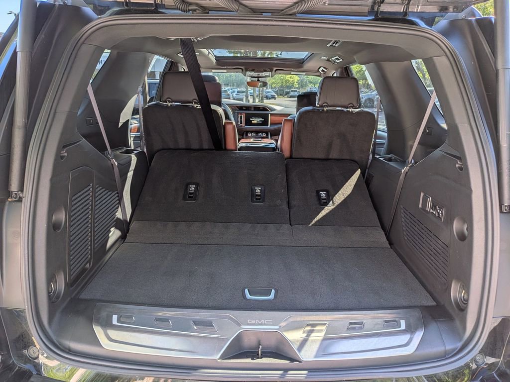 Used 2023 GMC Yukon Denali Ultimate image 12