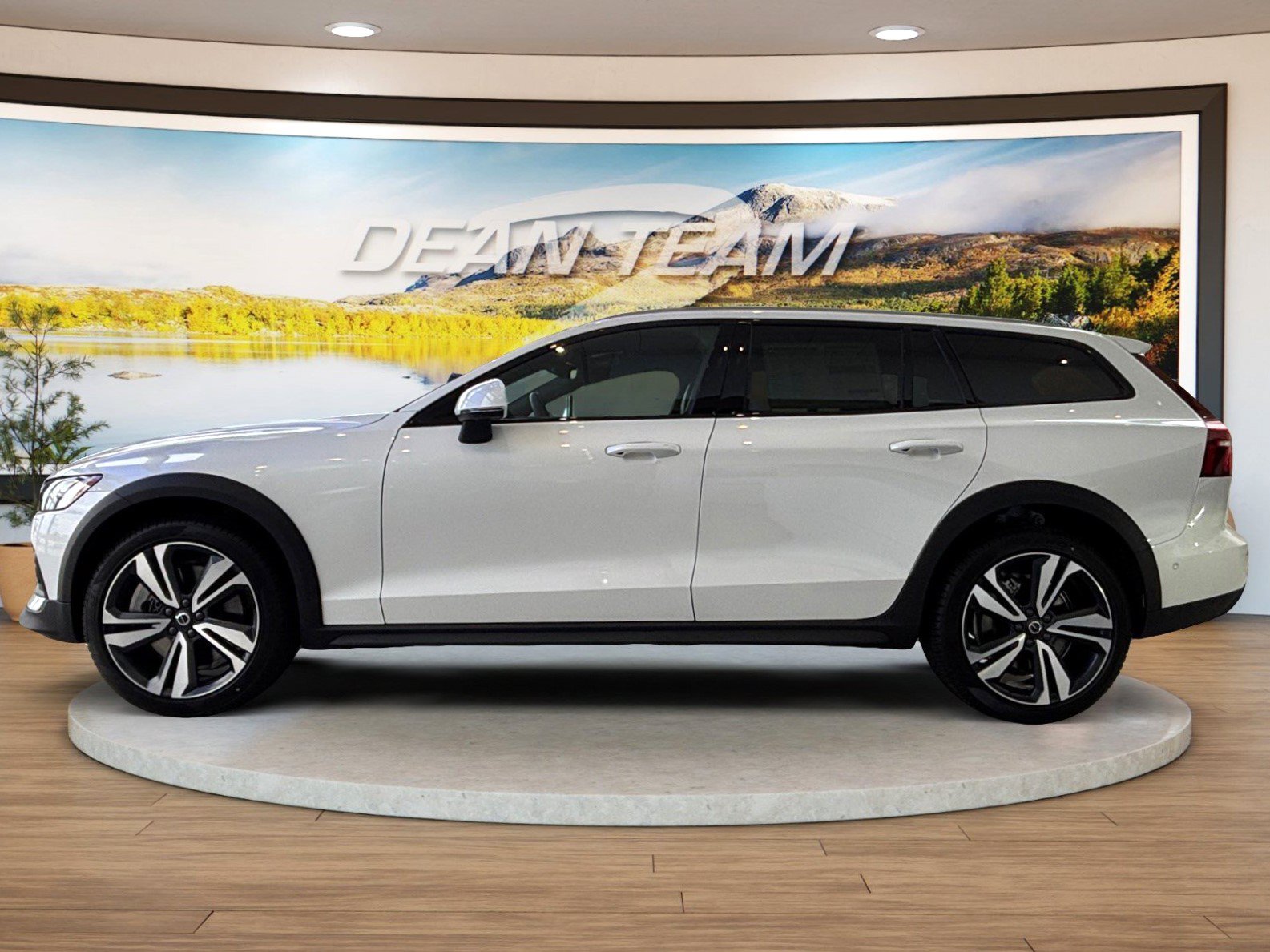 New 2026 Volvo V60 B5 Cross Country Plus w/ Climate Package AWD/4WD image 4