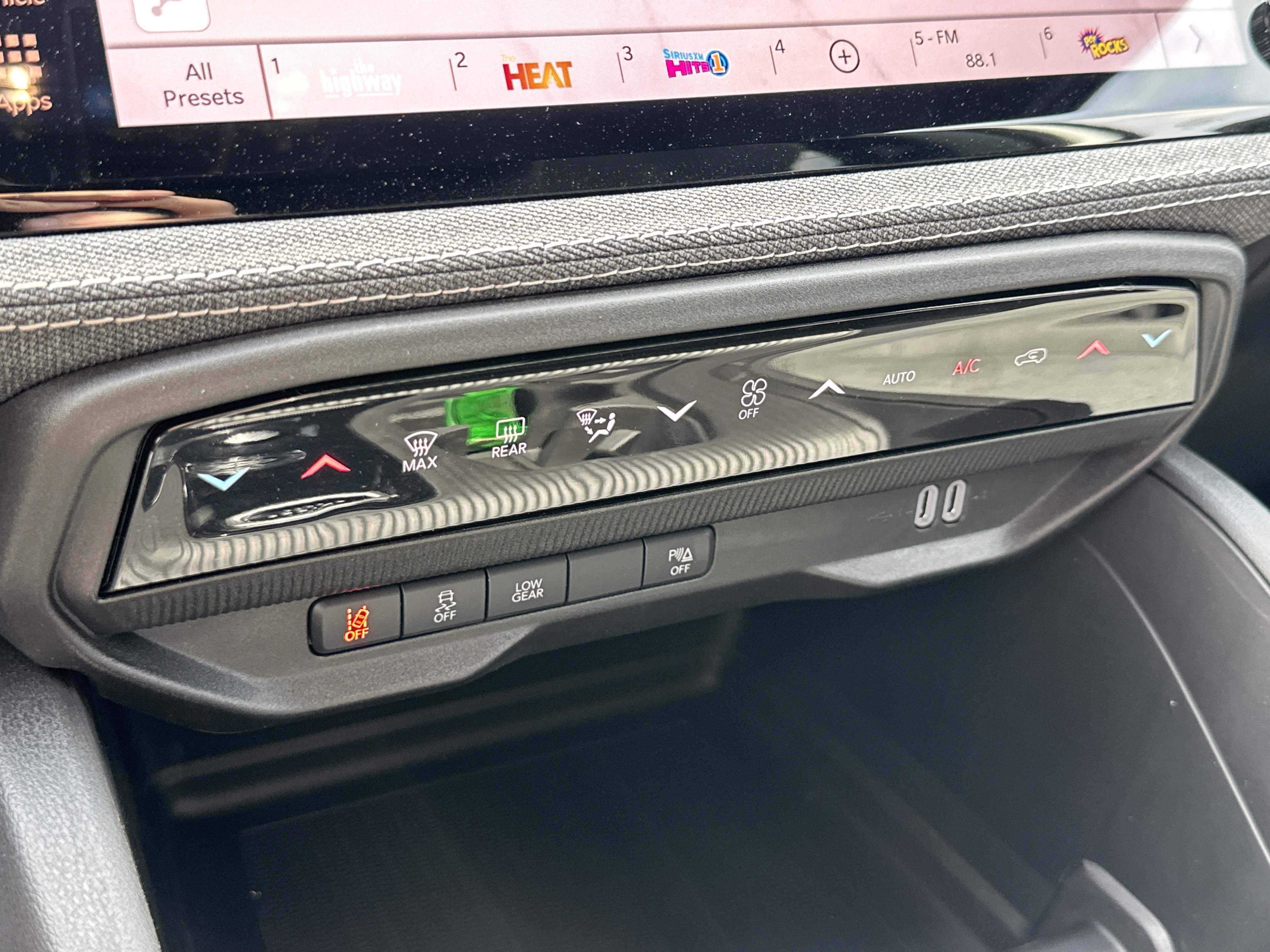 New 2026 Jeep Cherokee Laredo AWD/4WD image 5