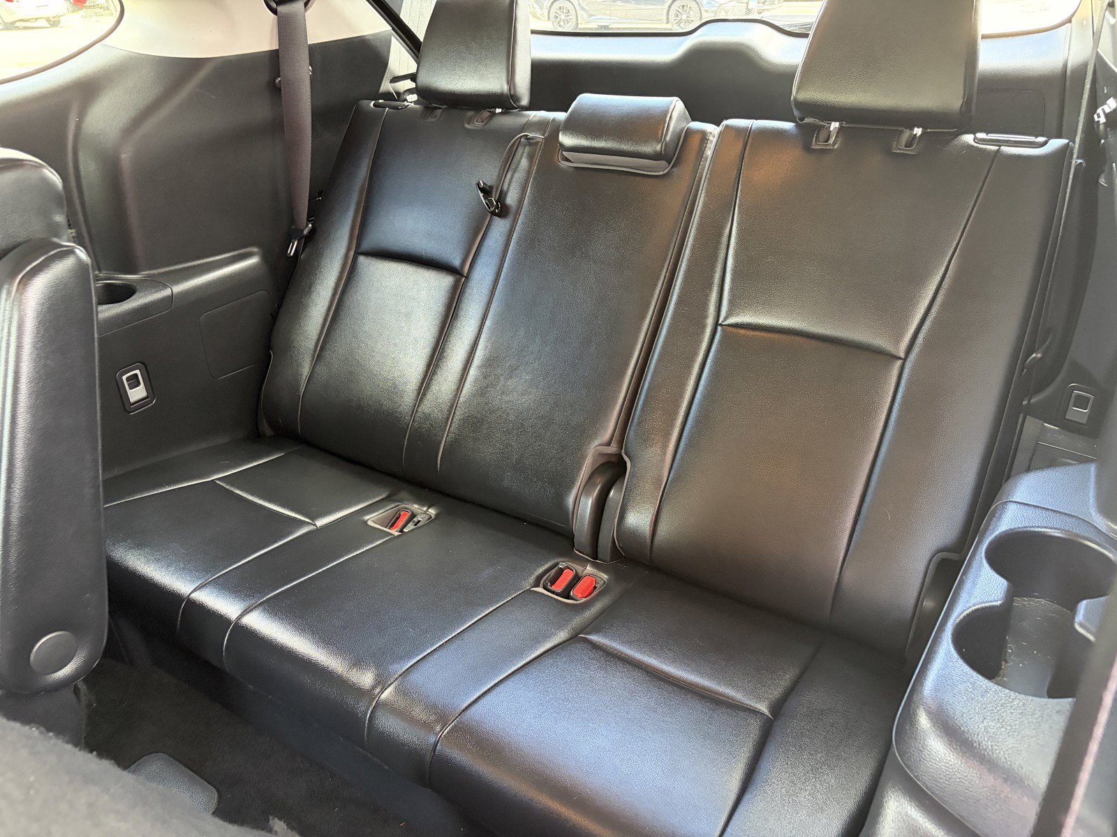 Used 2022 Toyota Highlander XLE AWD/4WD image 10