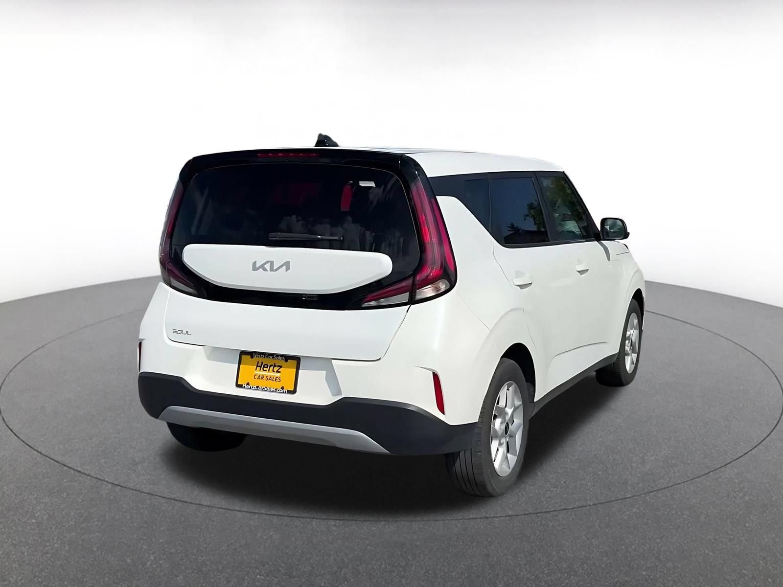 Used 2025 Kia Soul LX w/ LX Technology Package FWD image 13