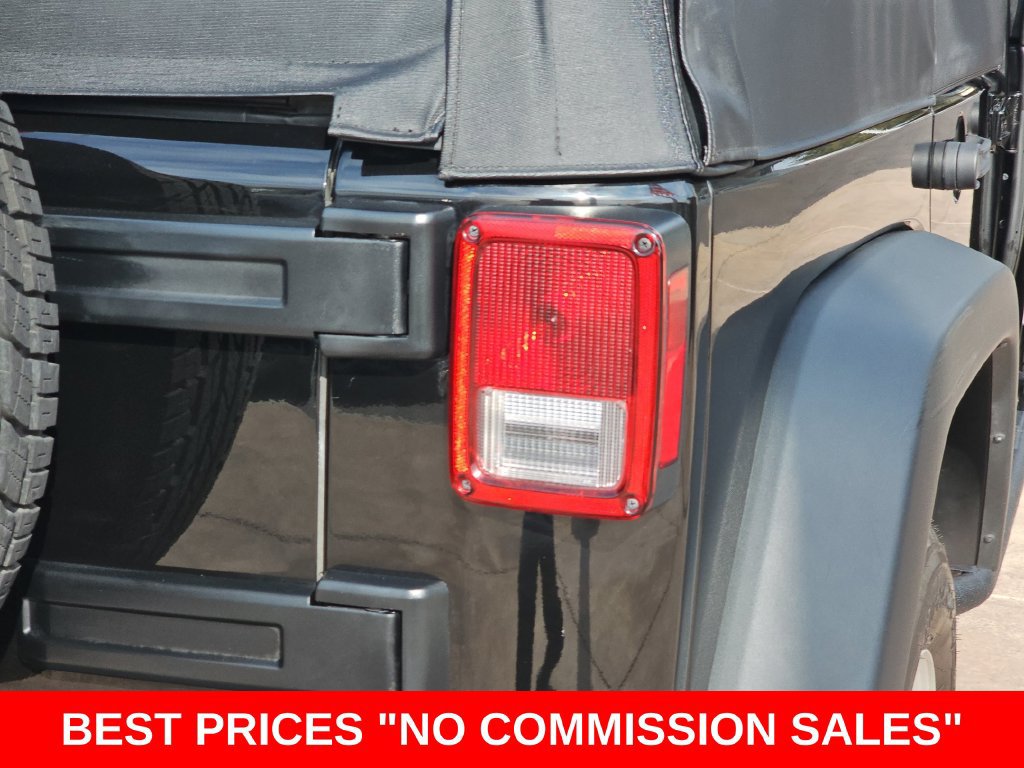 Used 2016 Jeep Wrangler Unlimited Sport w/ Connectivity Group AWD/4WD image 39