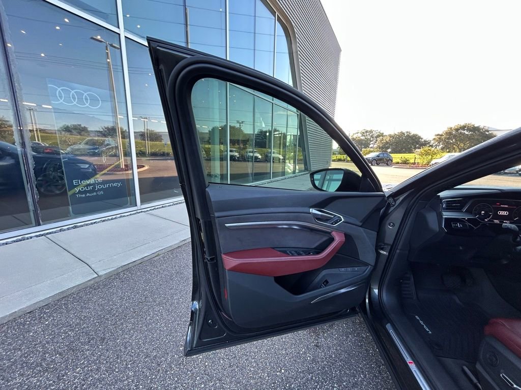 Used 2023 Audi e-tron S Premium Plus w/ Black Optic Package image 77