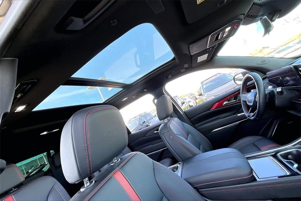 Used 2024 Chevrolet Traverse RS image 22