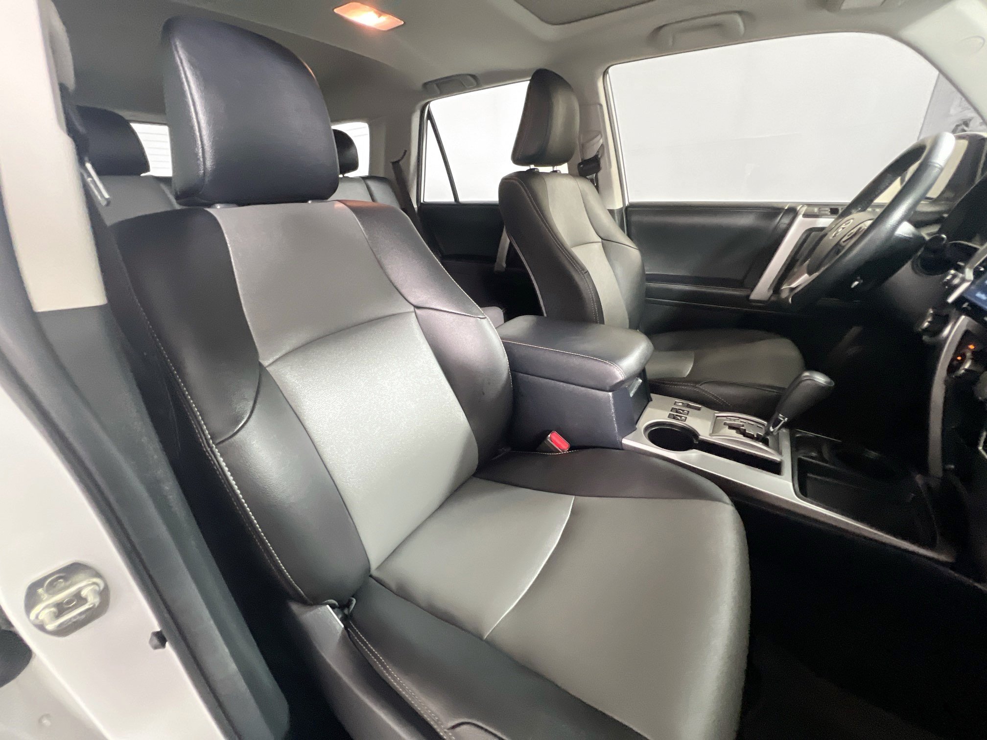 Used 2024 Toyota 4Runner SR5 Premium w/ Moonroof Package RWD image 30