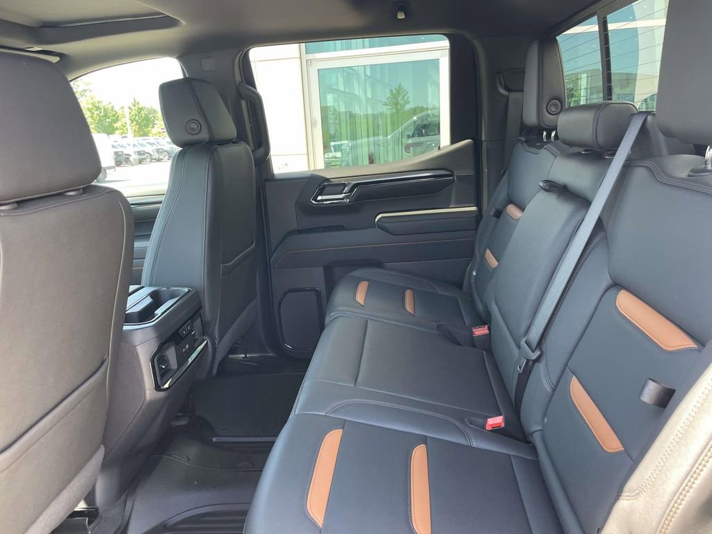 Used 2024 GMC Sierra 1500 AT4 w/ Technology Package AWD/4WD image 10