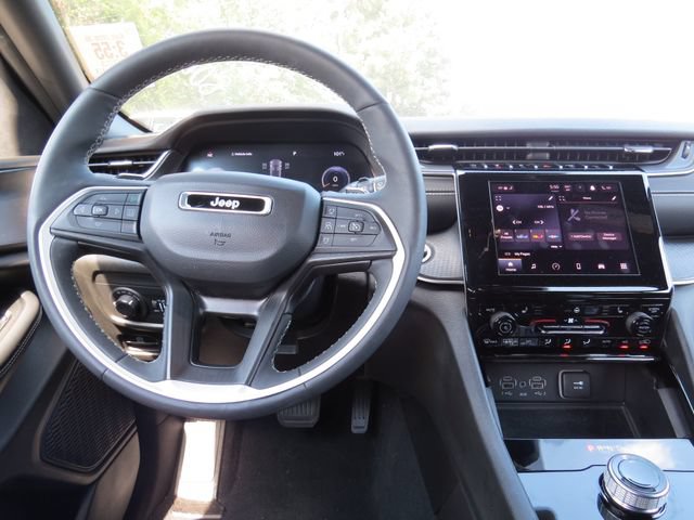 Used 2023 Jeep Grand Cherokee Altitude AWD/4WD image 16