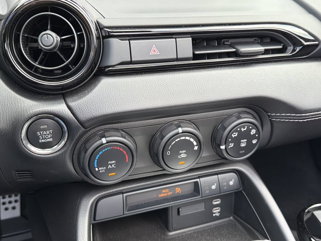 New 2026 MAZDA MX-5 Miata Club w/ Interior Package RWD image 14