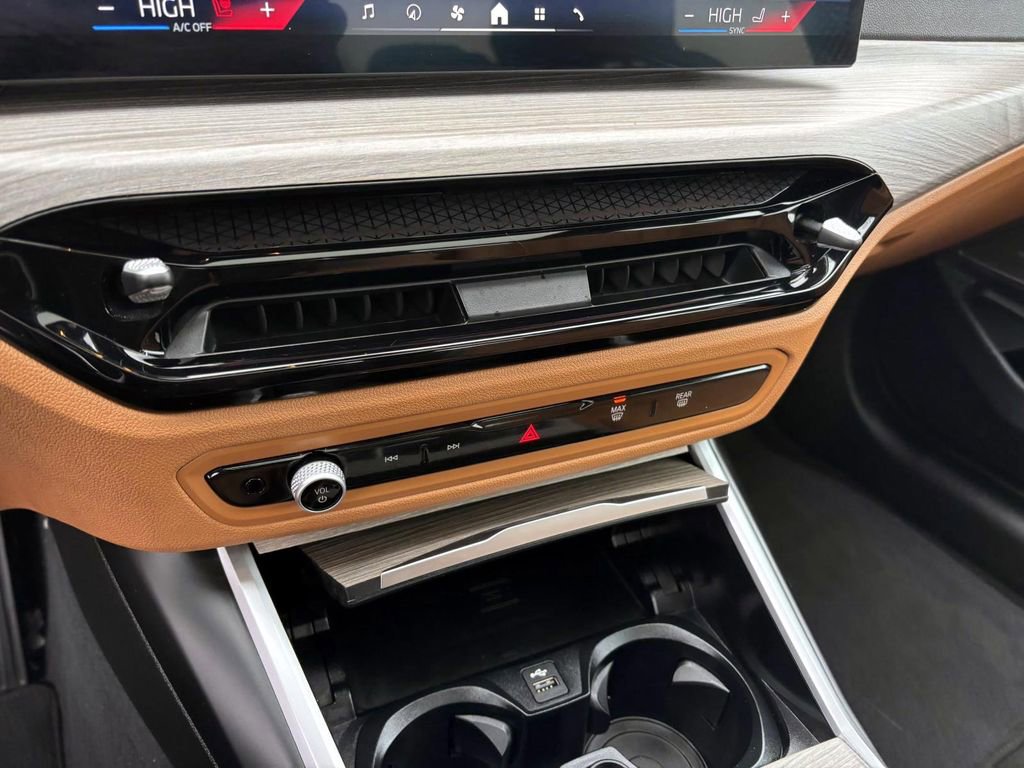 Certified 2025 BMW 330i xDrive Sedan w/ Premium Package image 23