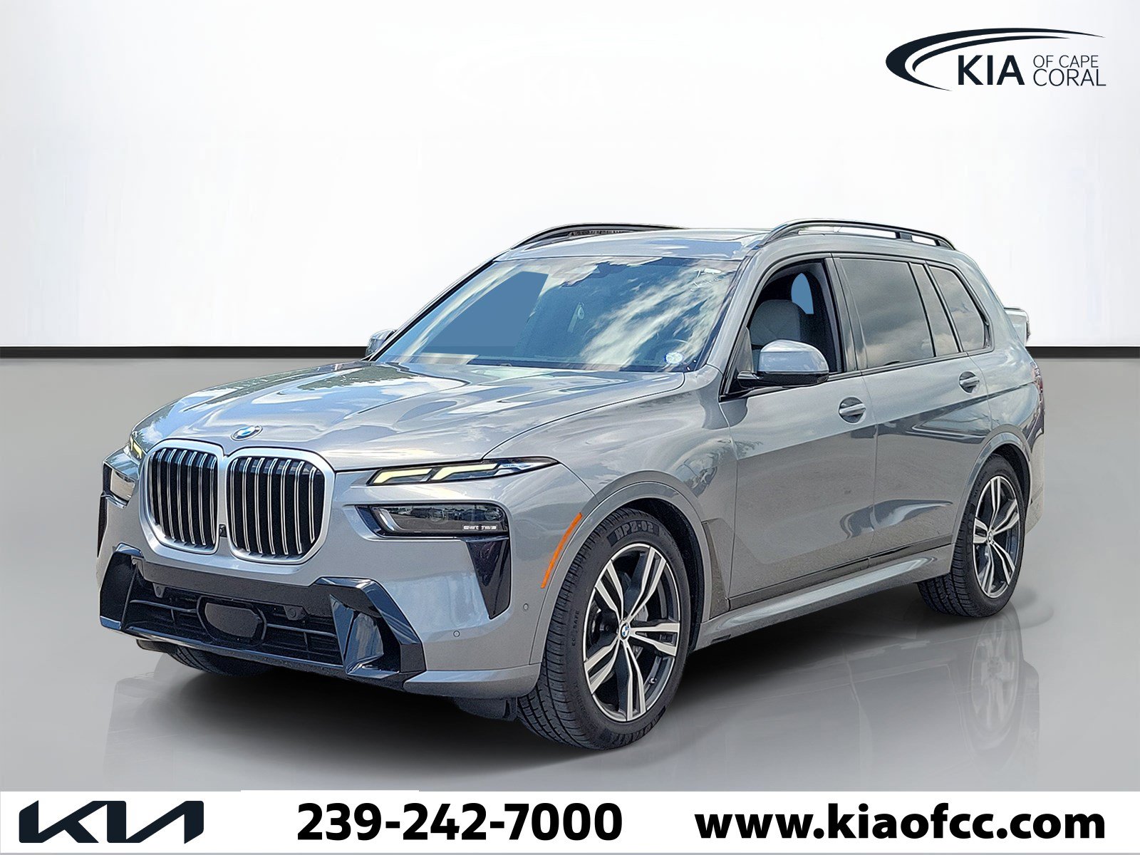 Used 2023 BMW X7 xDrive40i w/ Executive Package AWD/4WD image 3