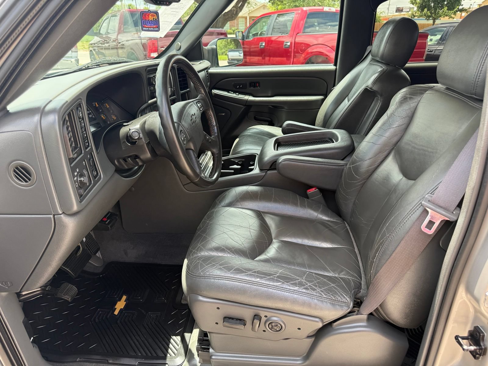 Used 2004 Chevrolet Avalanche 2500 w/ Preferred Equipment Group AWD/4WD image 12