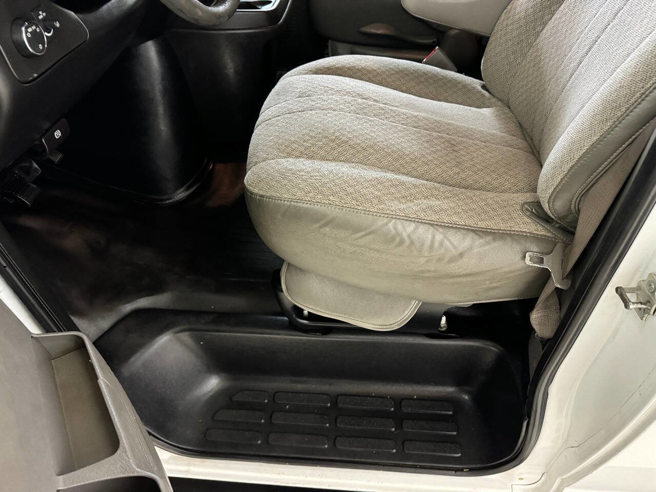 Used 2017 GMC Savana 2500 image 67