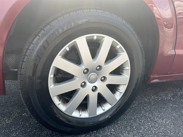 Used 2014 Chrysler Town & Country Touring FWD image 8